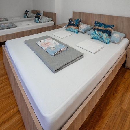 Mrzenci Apartments ゲヴゲリヤ エクステリア 写真