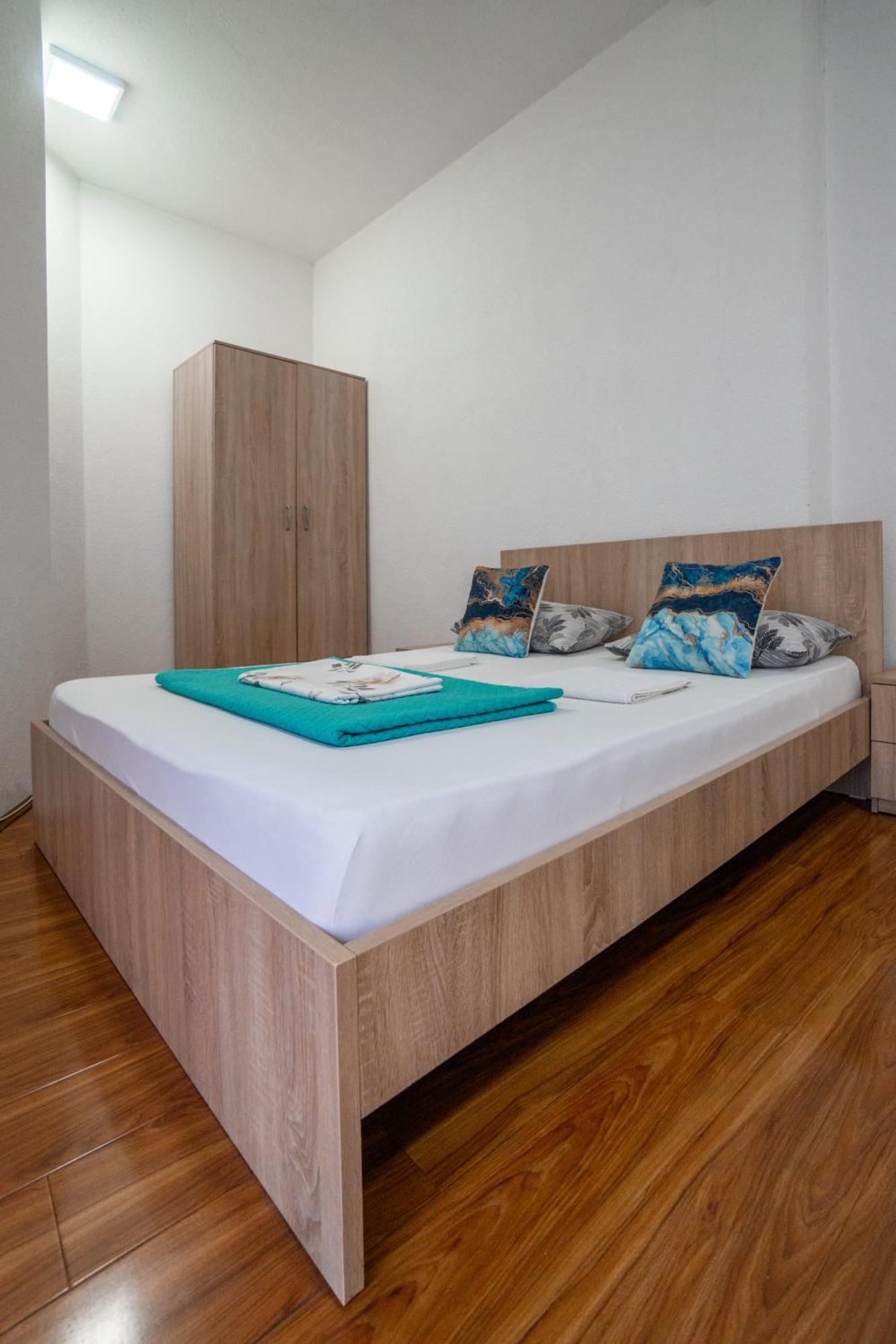 Mrzenci Apartments ゲヴゲリヤ エクステリア 写真