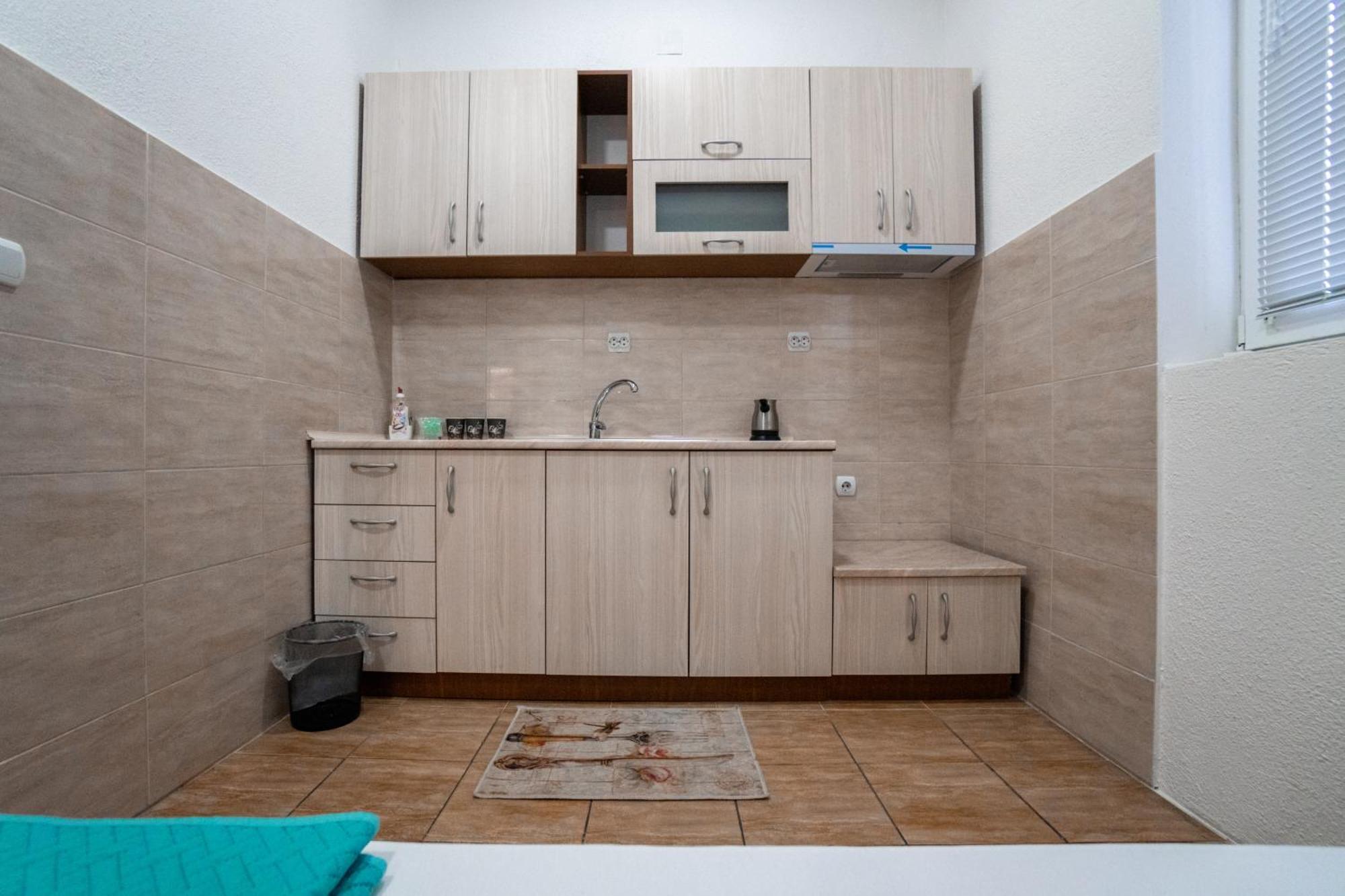 Mrzenci Apartments ゲヴゲリヤ エクステリア 写真
