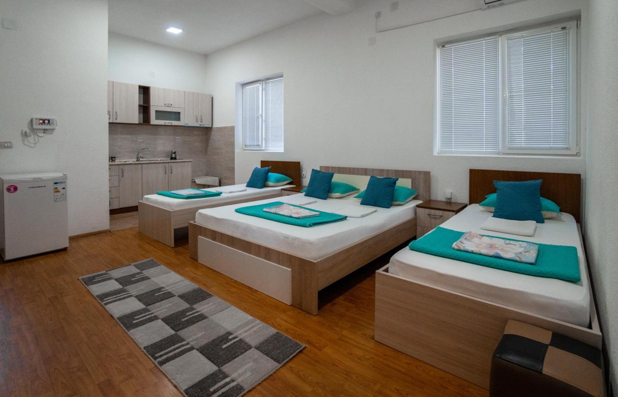 Mrzenci Apartments ゲヴゲリヤ エクステリア 写真