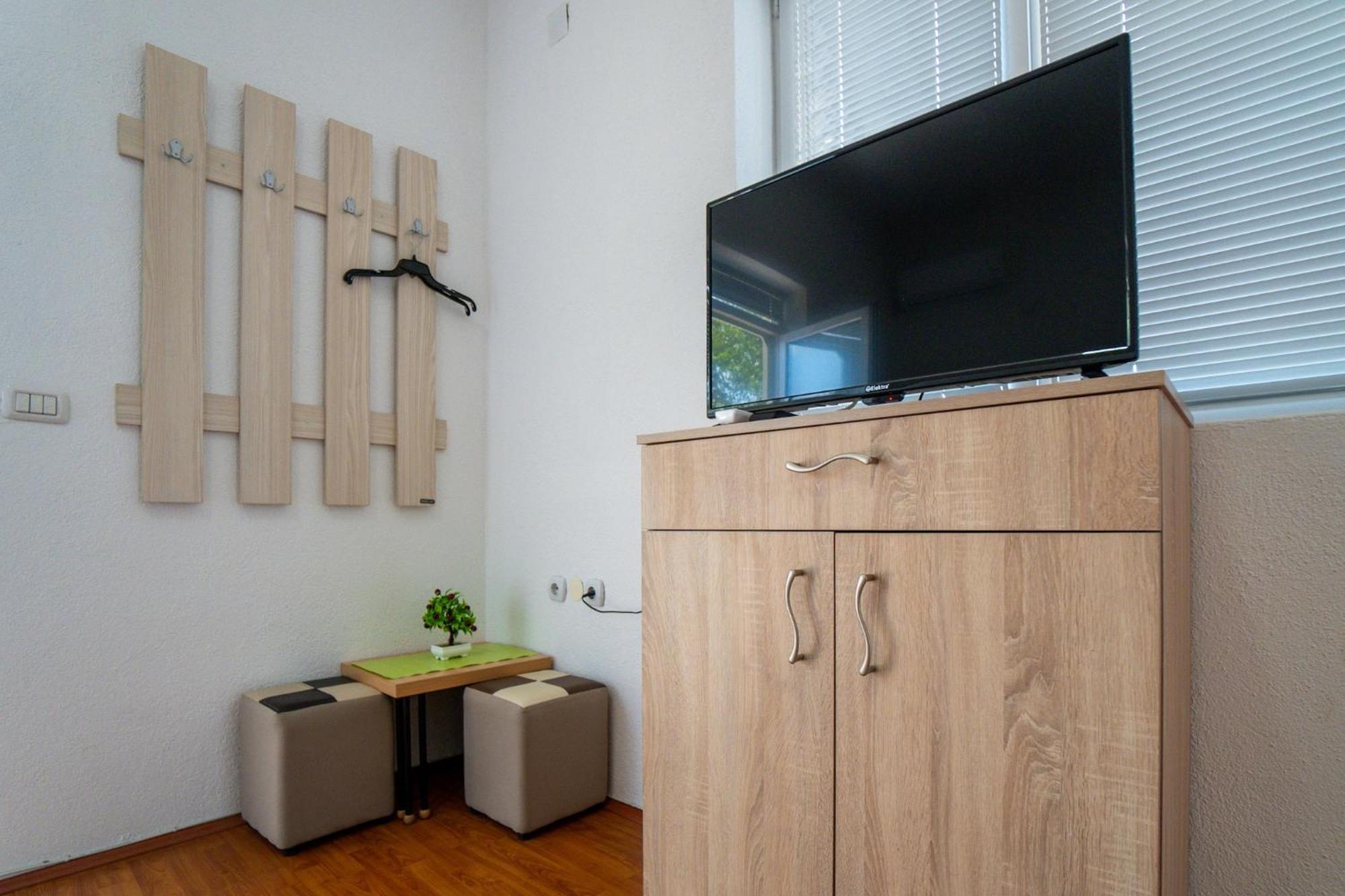 Mrzenci Apartments ゲヴゲリヤ エクステリア 写真