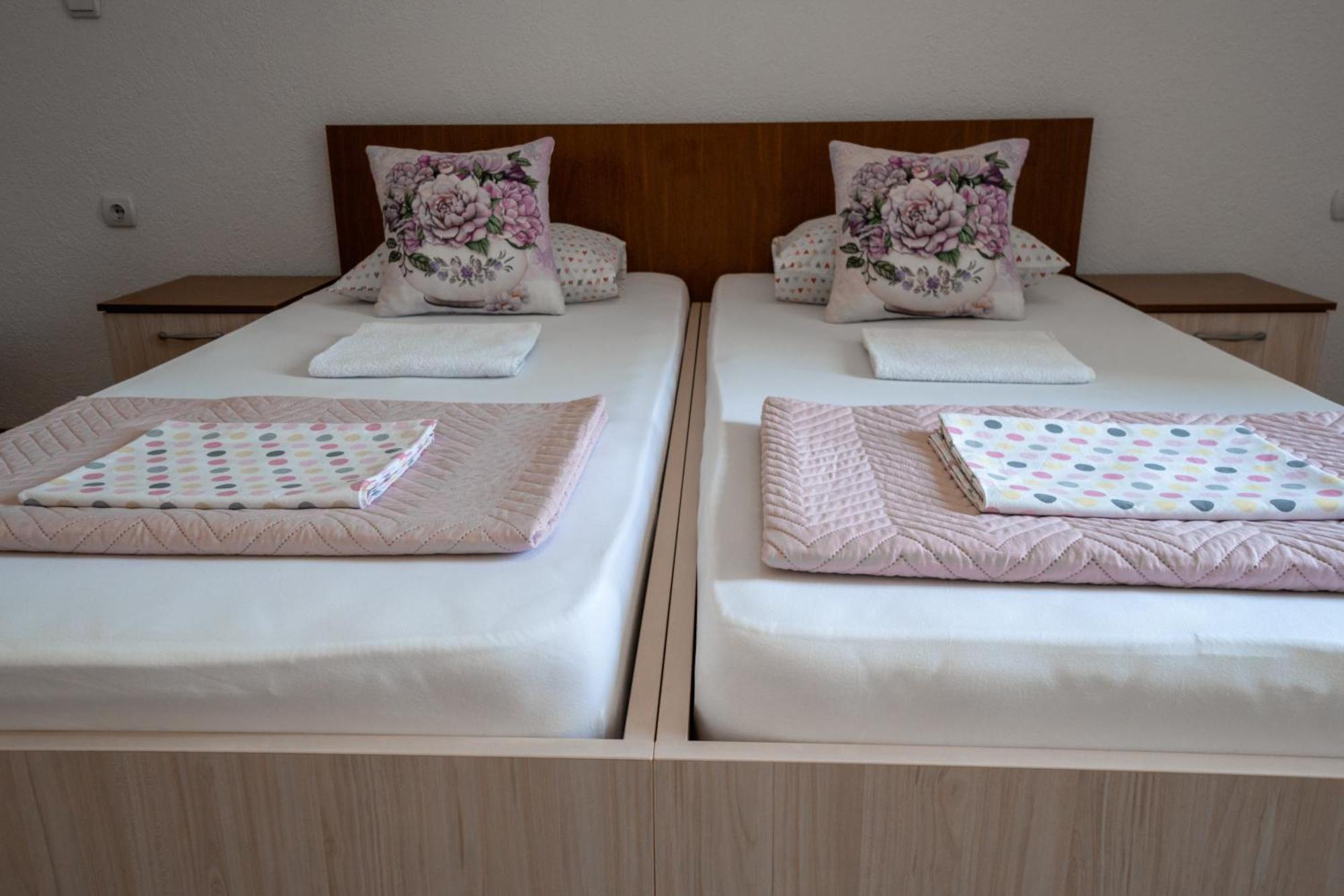 Mrzenci Apartments ゲヴゲリヤ エクステリア 写真