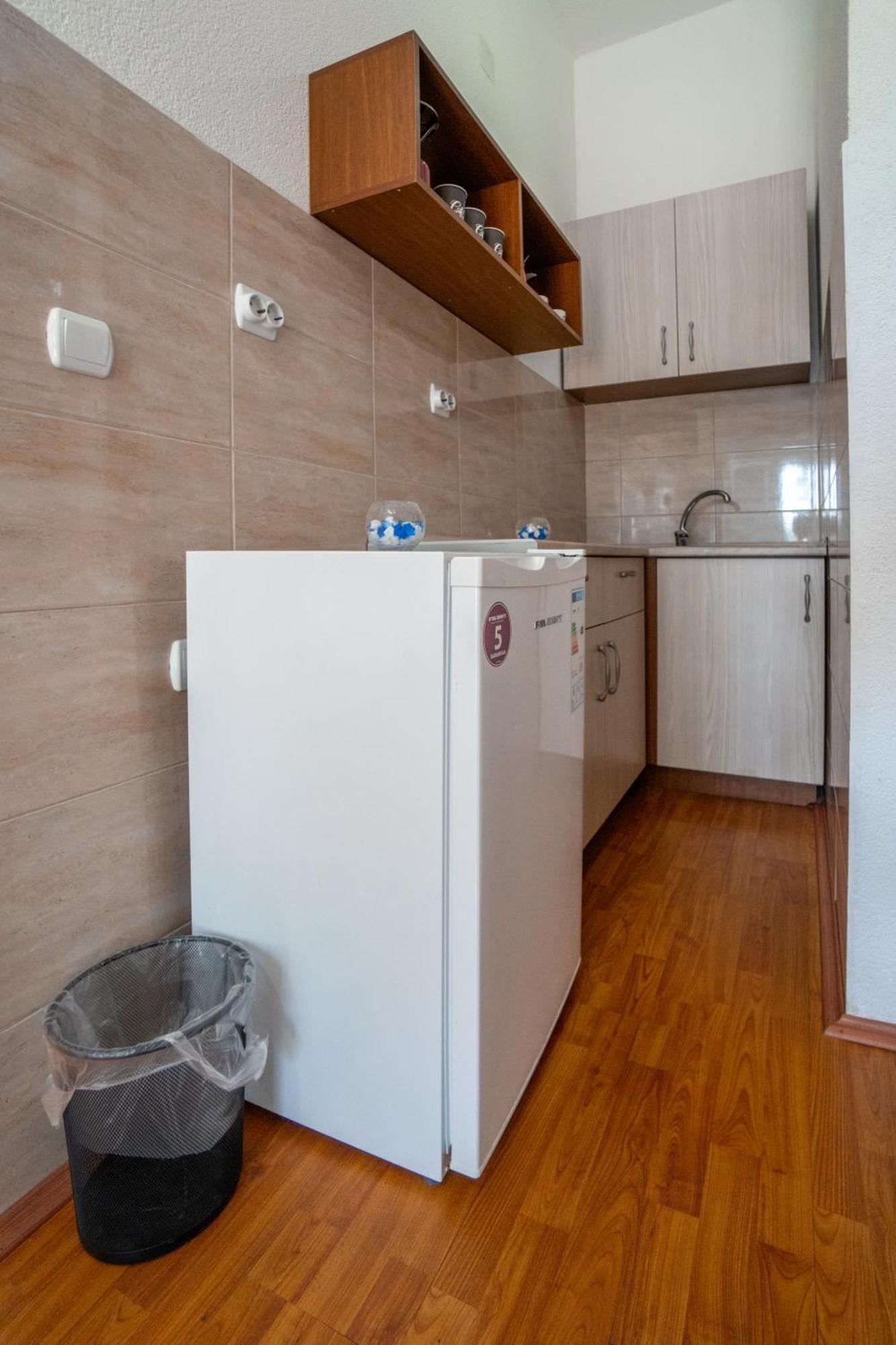 Mrzenci Apartments ゲヴゲリヤ エクステリア 写真